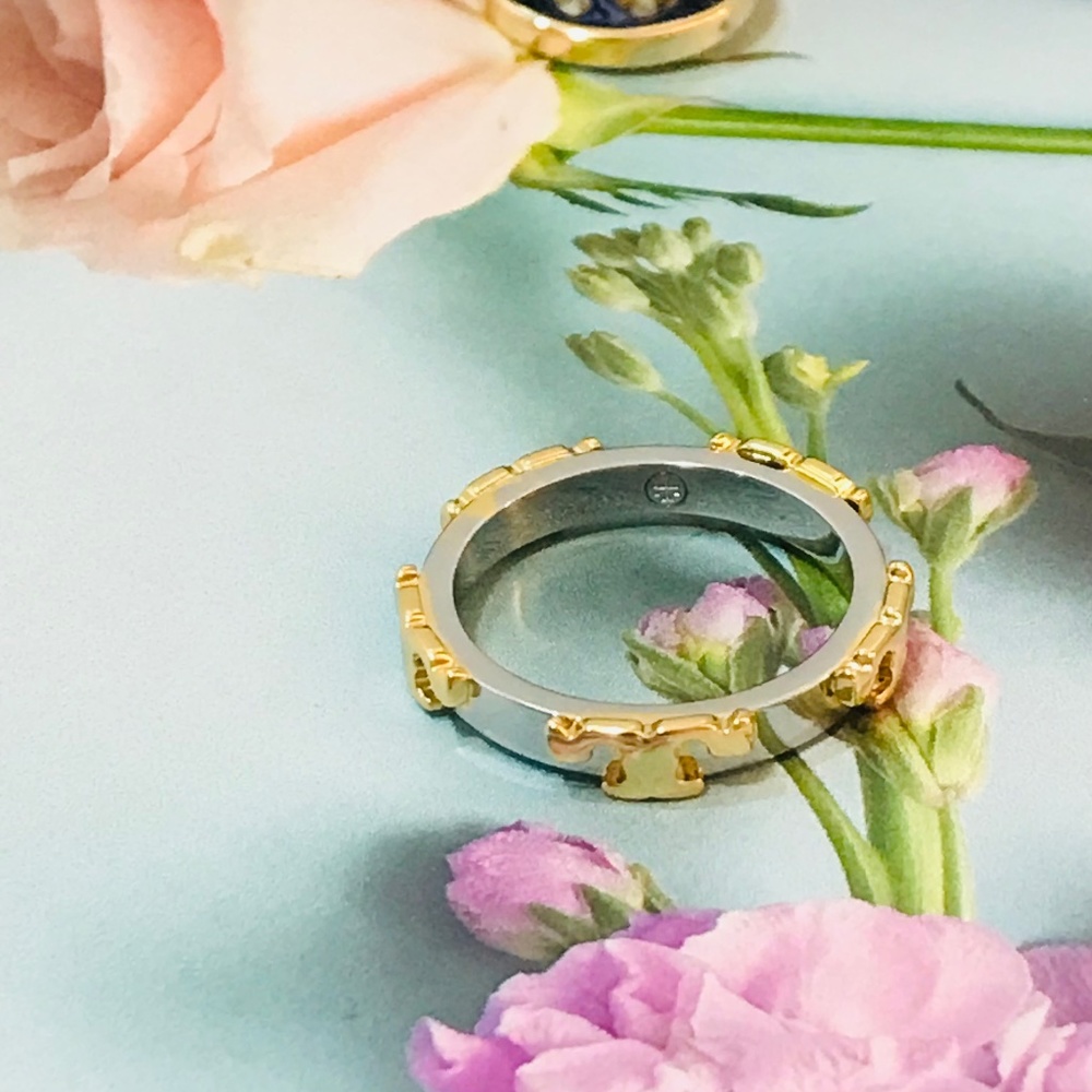 Tory Burch Ring Serif T
